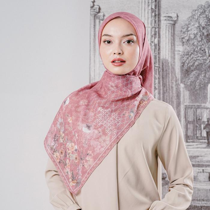 Zoya – NAVULIA Scarf – Kerudung Hijab Segiempat Motif With BOX – Bahan Voal Premium